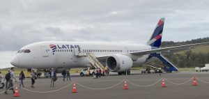 LATAM Dreamliner flyet klar til turen til Påskeøerne (foto: Flybranchen.dk)