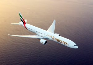 Billede: En Boeing 777-300ER fra Emiraets fotograferet d. 17. august August 2015 fra Wolfe Air Aviation's Lear 25B (foto: Emirates)