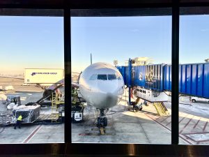 Billede: SAS flyet fra New York til København står klar i Newark lufthavnen i USA (foto: Kenneth Karskov)