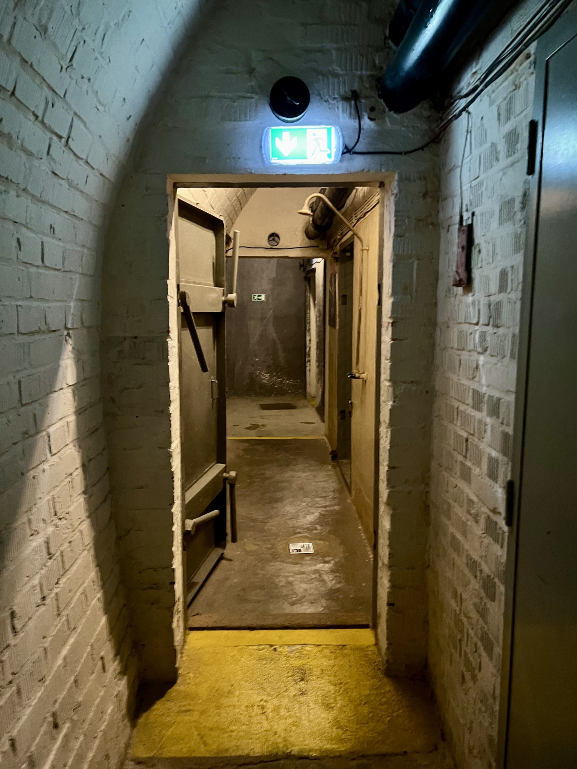 Sov i en atombunker: Kodenavn 10-Z