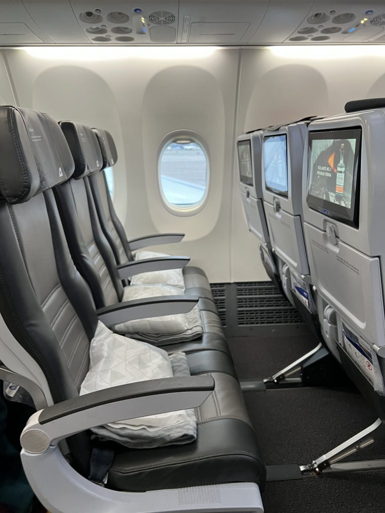 Economy Class på Icelandair flyet til USA (foto: Kenneth Karskov)