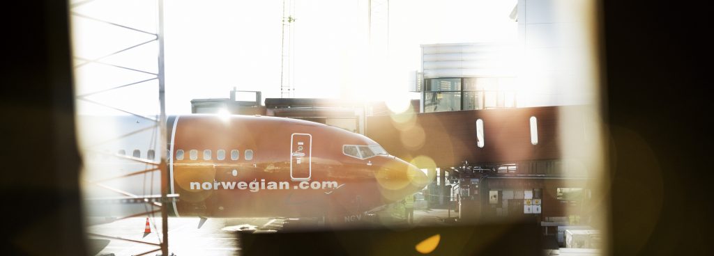Billede: Norwegian fly holder ved gaten (foto: Norwegian)