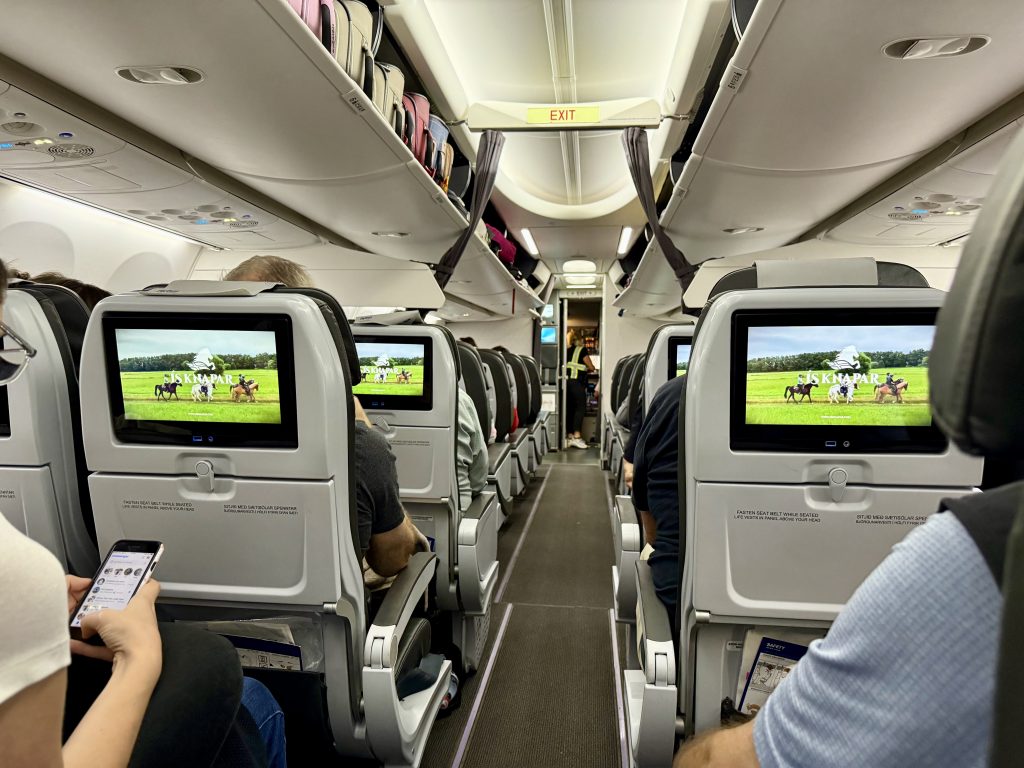 Icelandair Economy Class