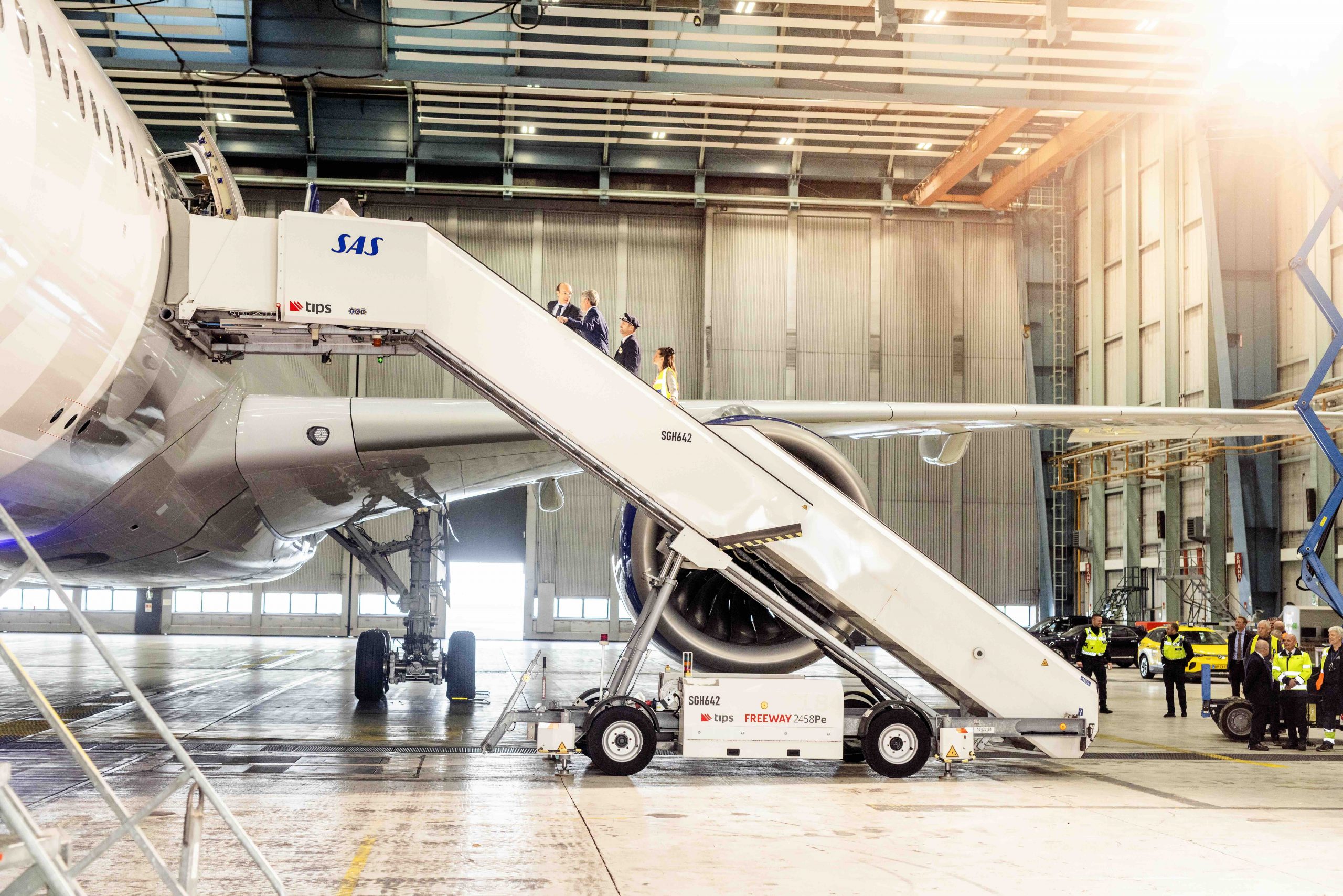 SAS har navngivet sin nyeste Airbus A350-900 “Frederik Viking” til ære for Hans Majestæt Kong Frederik X ved en ceremoni i Københavns Lufthavn (foto: SAS)