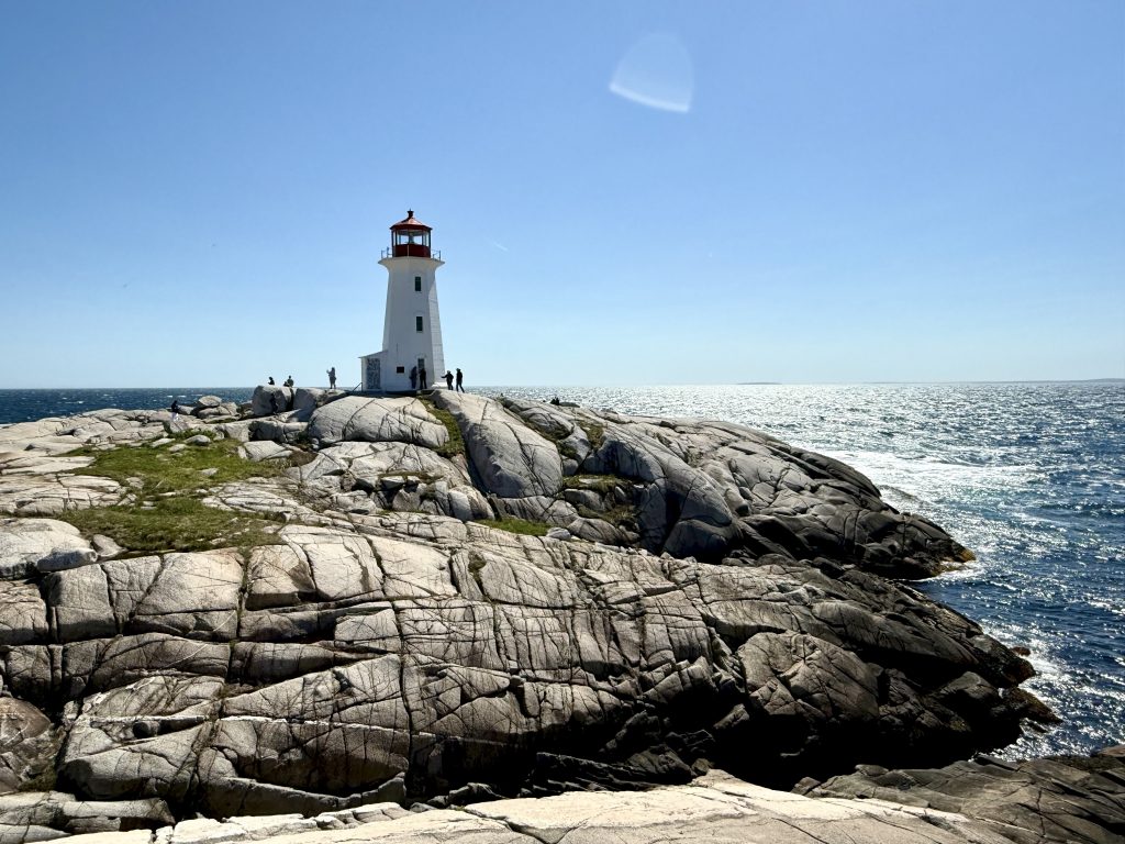 Peggy's Cove nær Halifax i Nova Scotia, en af oplevelserne på en rejse med WestJet til Canadas østkyst