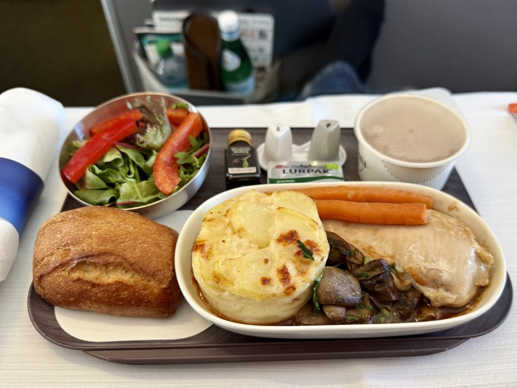 Frokost på WestJet Premium fra København til Halifax i Canada