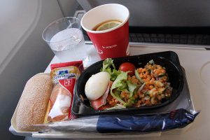 Måltid på mellemklassen hos Brussels Airlines (foto: Kenneth Karskov)