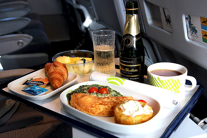 Finnair-Business-Class-breakfast