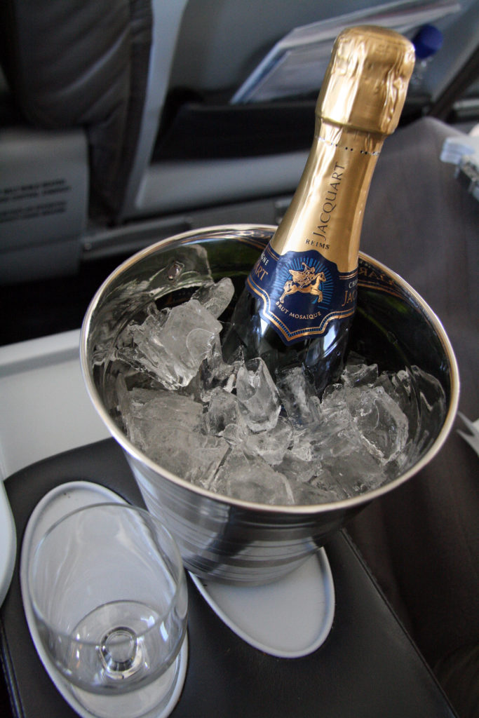 Icelandair-Saga Class Champagne - foto Kenneth Karskov