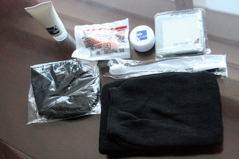 Icelandair Saga Class to Boston Amenity Kit Content Bally - foto Kenneth Karskov