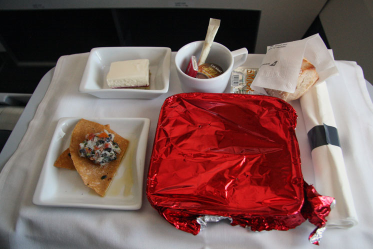 Icelandair-Saga Class to Boston - Main Meal - foto Kenneth Karskov