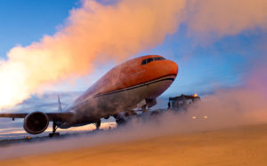 KLM har malet et af deres Boeing 777 fly i den traditionelle hollandske farve: Orange (Foto: Menno Mennes / KLM)