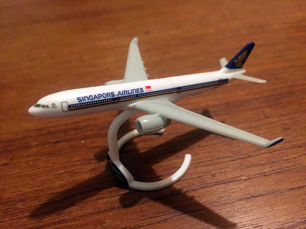 kinder-singapore-airlines-sq-a330
