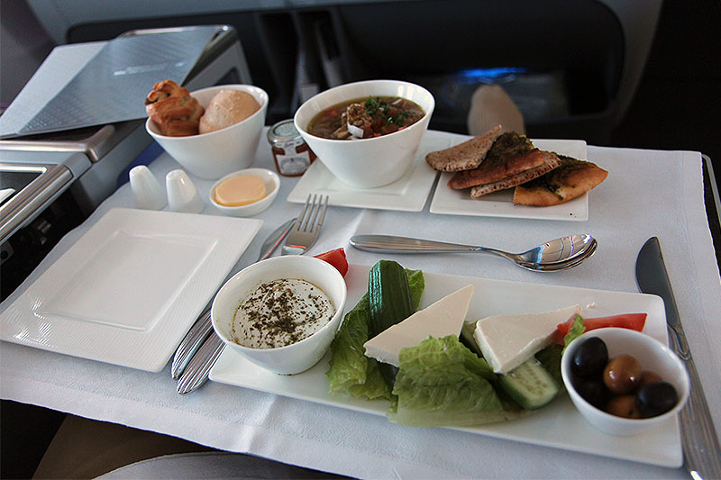 QR832-DOH-BKK-breakfast-main-course