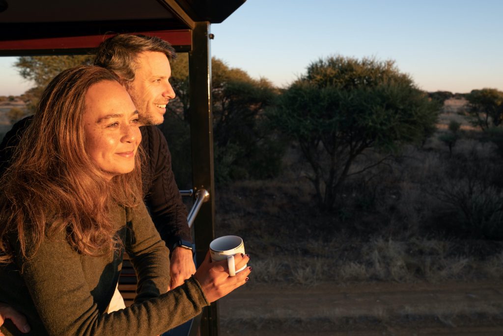 Best på toget er der en udsigtsplatform. Her kan man nyde den afrikanske natur på tæt hold (foto: Greg Beadle)