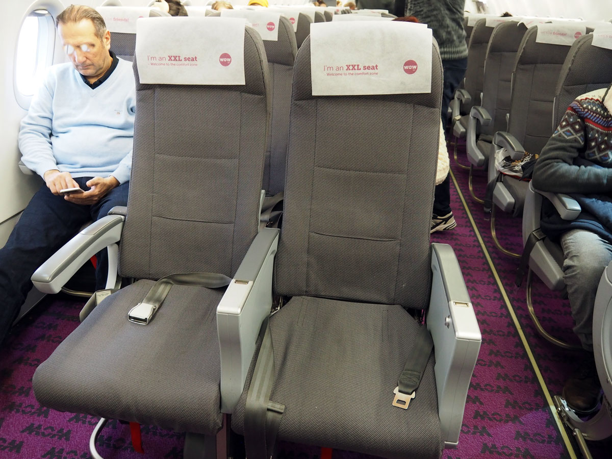 XXL sæde på WOW air flyet (foto: Kenneth Karskov)
